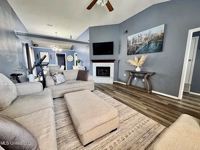 Photo - 1096 W E Ross Pkwy