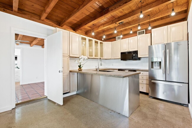 Photo - 2020 NE 4th Ave