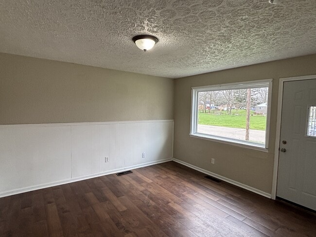 Photo - 2626 Dorothy Ave NE