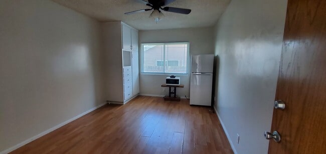 Building Photo - 520 Flower S St Unit B