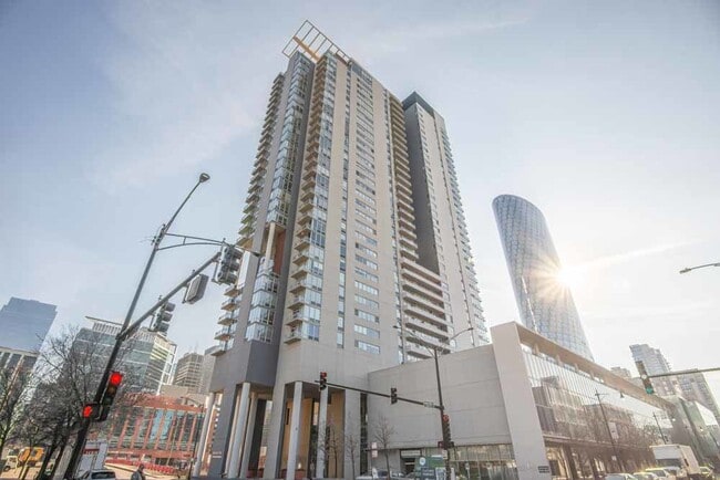 Building Photo - 737 W Washington Blvd Unit 1508