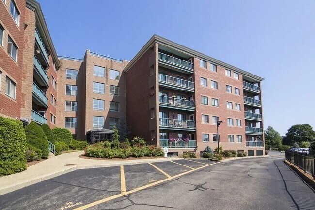 Building Photo - 50 S Common St Unit 403