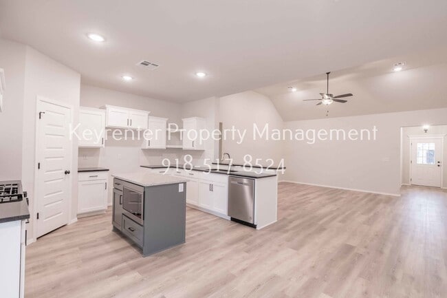 Photo - 12461 S Lakewood Ave