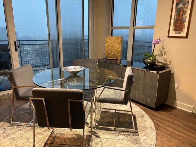 Photo - 770 Skokie Blvd