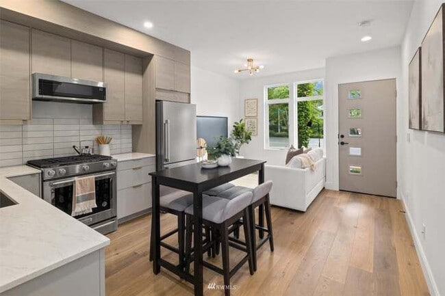 Photo - 4758 Green Lake Way N