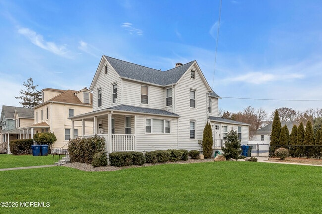 Photo - 323 Roosevelt Ave