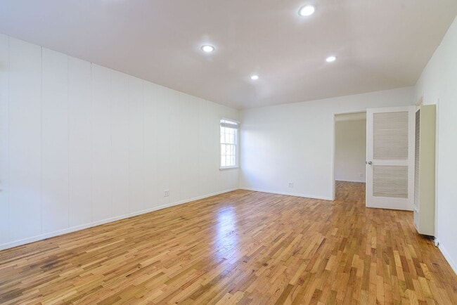 Photo - 10474 Eastborne Ave Unit 10474 1/2