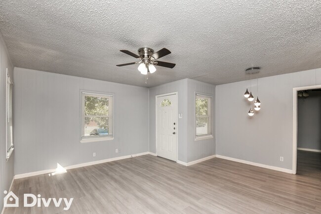 Photo - 501 Overhill Dr