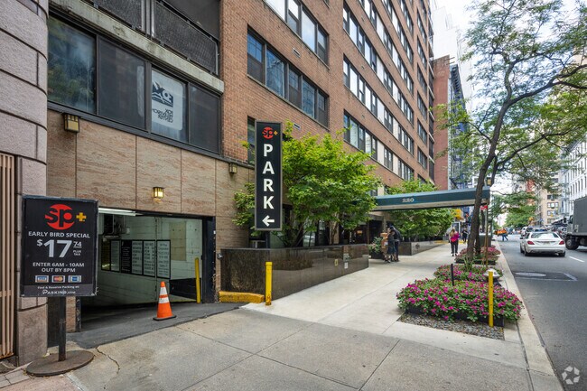 Photo - 220 E 67th St