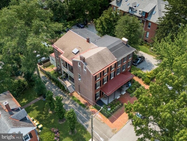 Building Photo - 318 N Matlack St Unit 3R