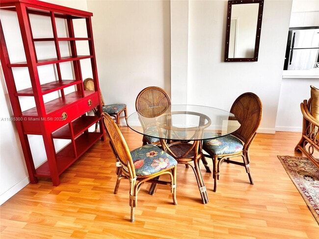 Photo - 1051 Meridian Ave Unidad 1F
