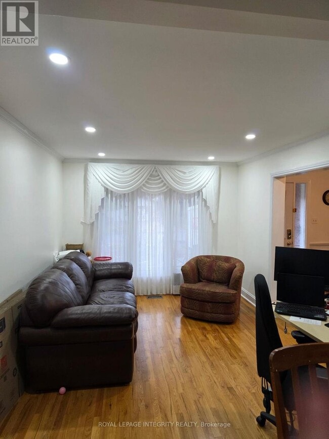 Photo - 63 Topley Crescent