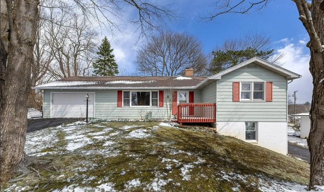 Building Photo - Charming 3 Bedroom in Overlook Heights