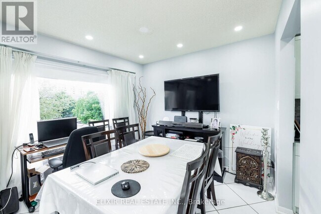 Photo - 26 Roughfield Crescent
