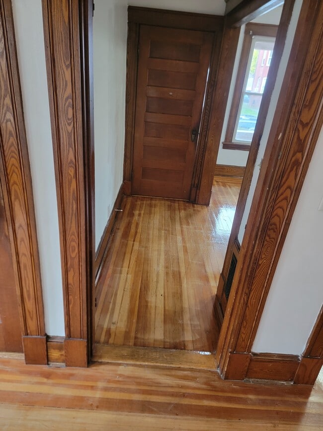 Photo - 110 S Burritt St Unit 1 floor