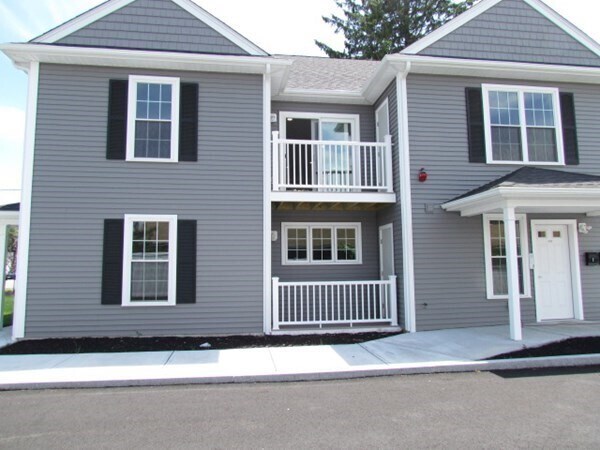 Photo - 1093 Main St Unit 3