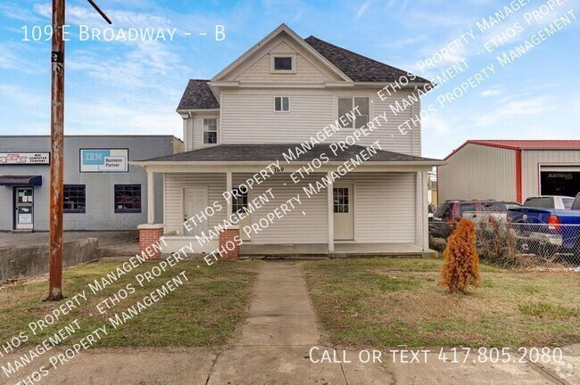 Building Photo - Heart of Monett, MO 3Bed/1Bath Rental