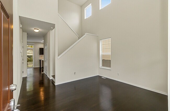 Photo - 2 Story home for rent in Silver Firs