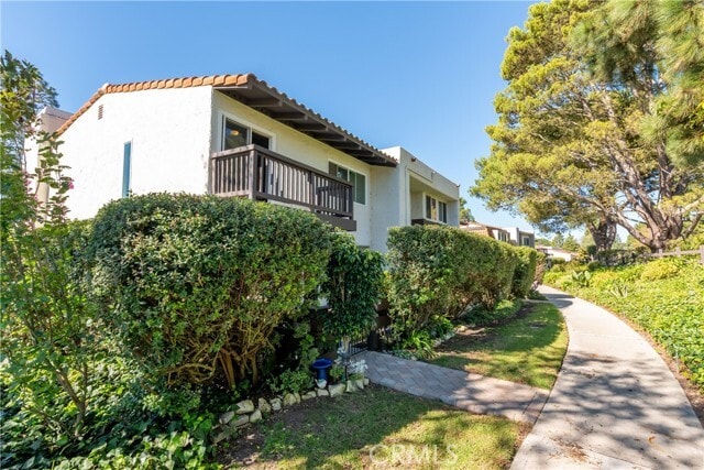 Building Photo - 28 Sycamore Ln