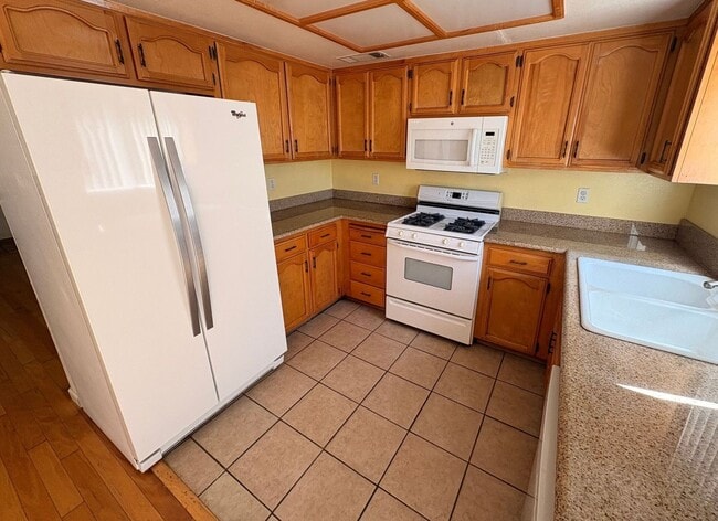 2406 W Packwood Dr
