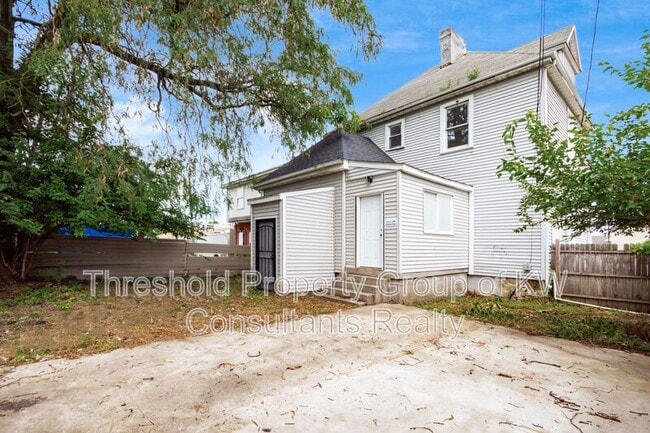 Photo - 865 Old Leonard Ave