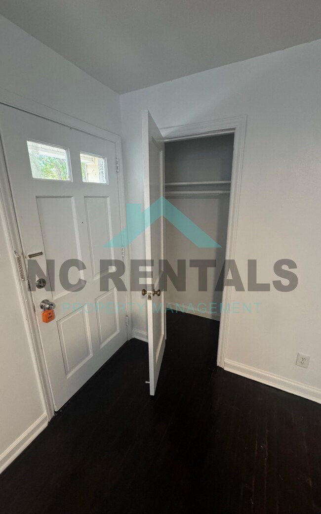 Photo - 422 Lamont St