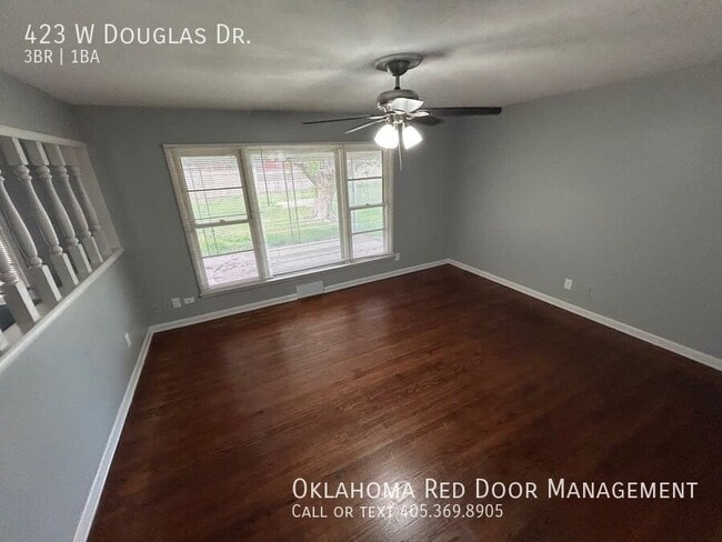 423 W Douglas Dr