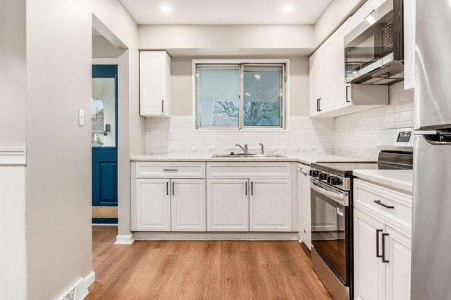 Photo - 2652 Landsburn Dr