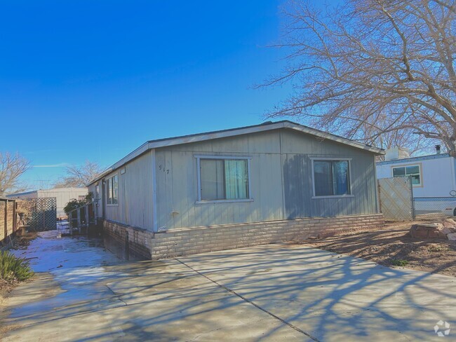 Before photo. AFTER photos coming soon!! All new updates inside and out - 917 Castle Rock St Rental