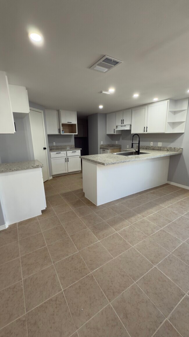 Photo - 712 Independence Dr