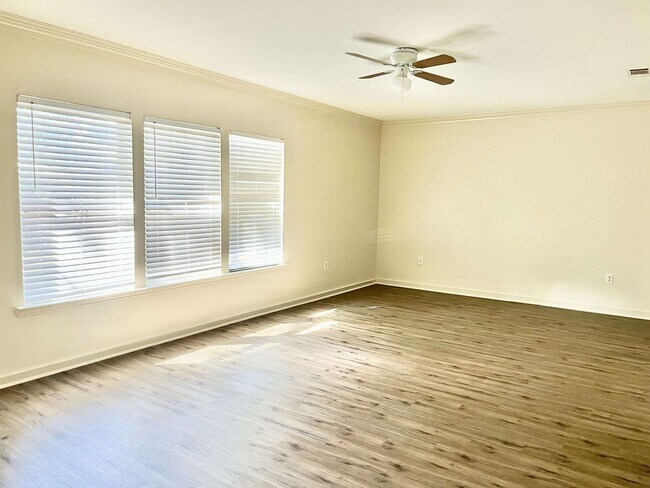 Photo - 512 Broadmoor Ave