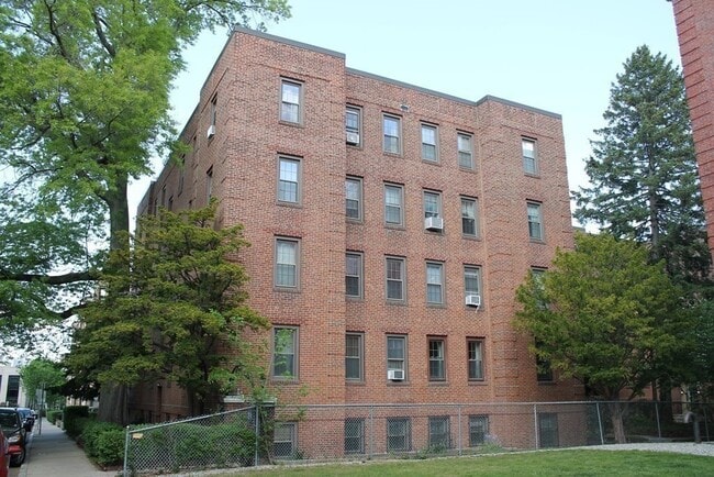 Building Photo - 16 Ware St Unit 1