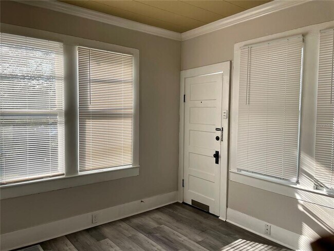 Photo - 2545 1/2 S Palmetto Ave Apartamento