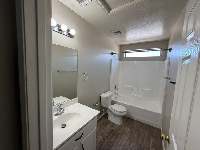 Photo - 3049 W Santa Cruz Ave