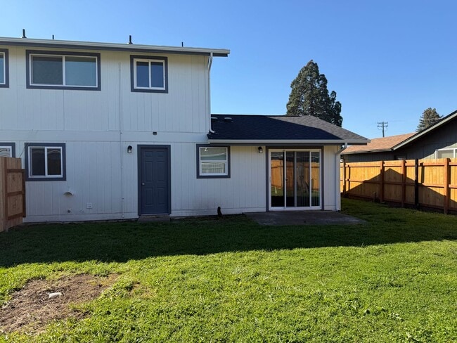 Photo - New 2 bed 1 1/2 bath duplex in Springfield!