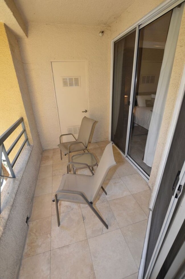 Building Photo - Meridian Furnished 2 Bed | 2 Bath Condo wi...