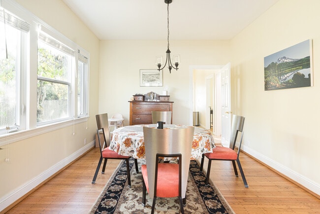 Comedor - 8609 55th Ave S