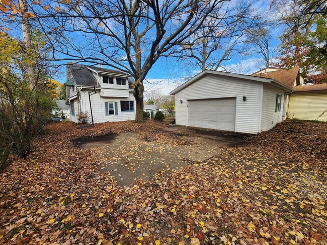 Photo - 1837 W 9th St