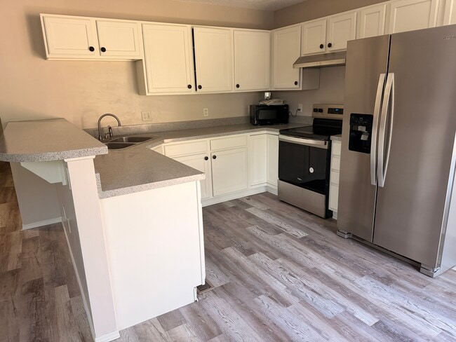 Photo - 1325 W Nottingham Cir