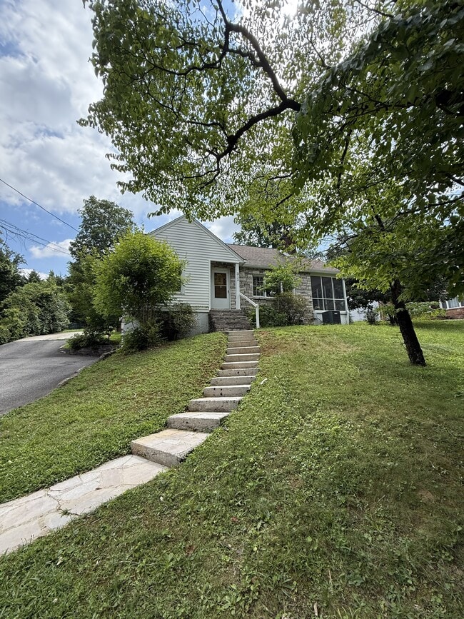 312 N Chilhowee Dr