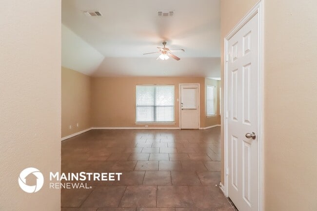 Photo - 129 Currie Ct