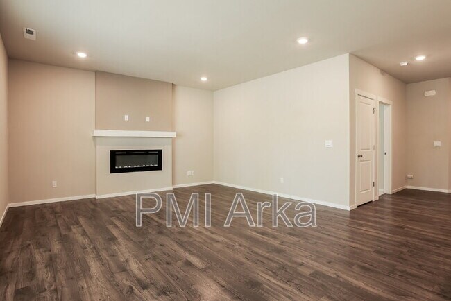 Photo - 10823 32nd St NE