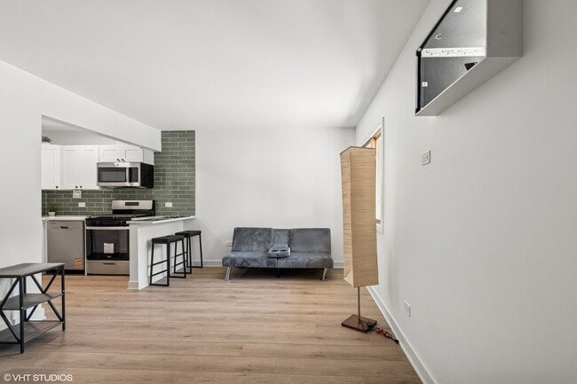 Photo - 15701 Lamon Ave Unit 05