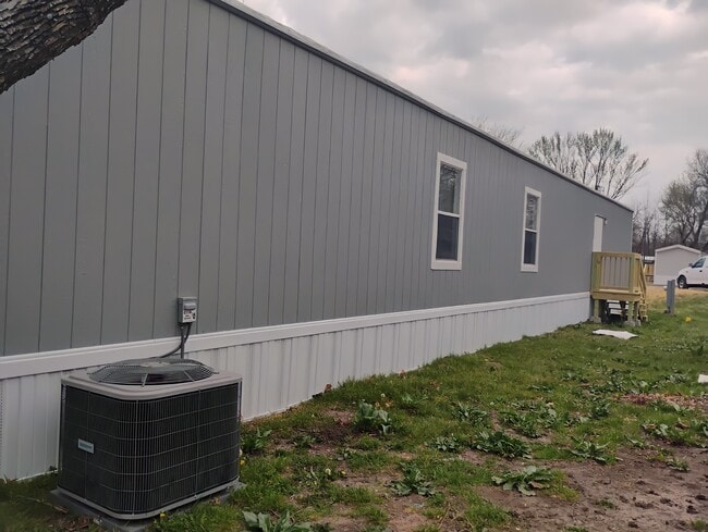 Photo - 110 N Michigan St