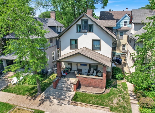 Building Photo - 807 Foster St Unit House