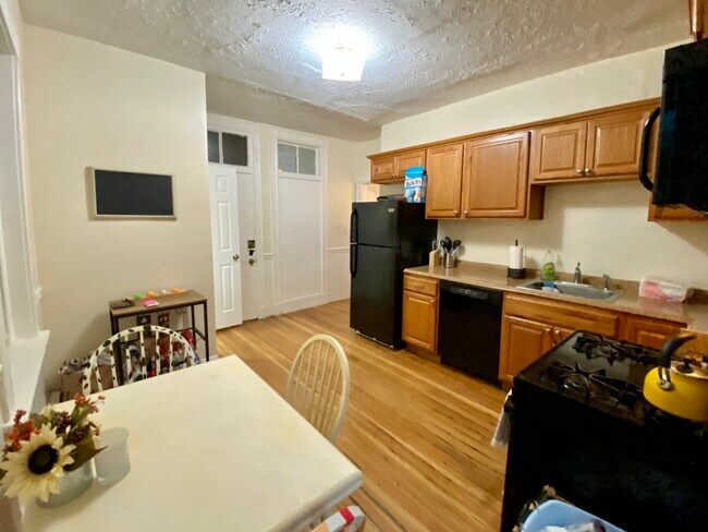 Photo - 97 Calumet St Unit 1