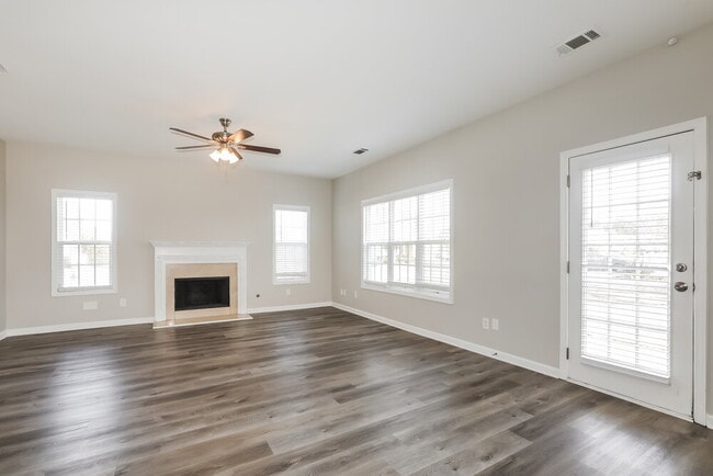 Photo - 1230 St James Pl