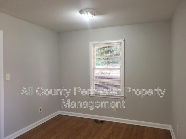 Photo - 591 Georgia Ave