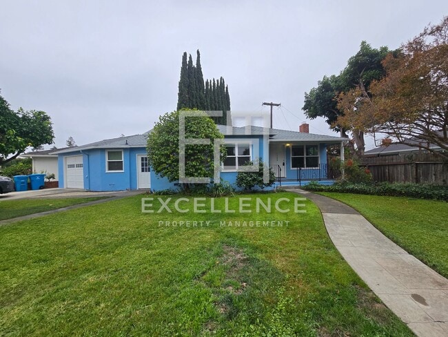 Building Photo - 3/1 Home on Spacious Lot With New Windows/...