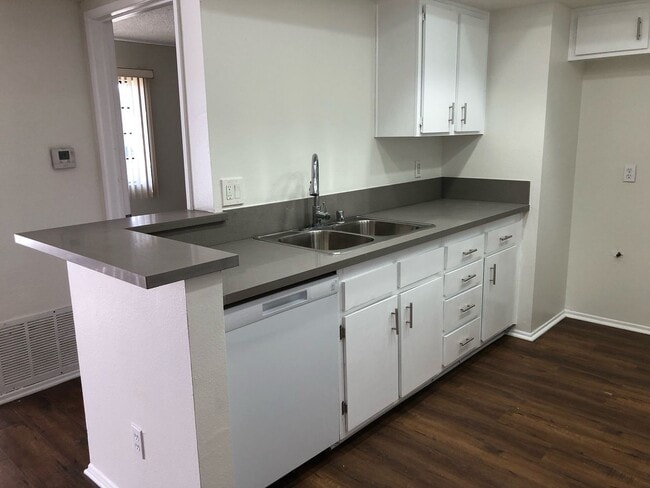 Photo - 6400 Kraft Avenue